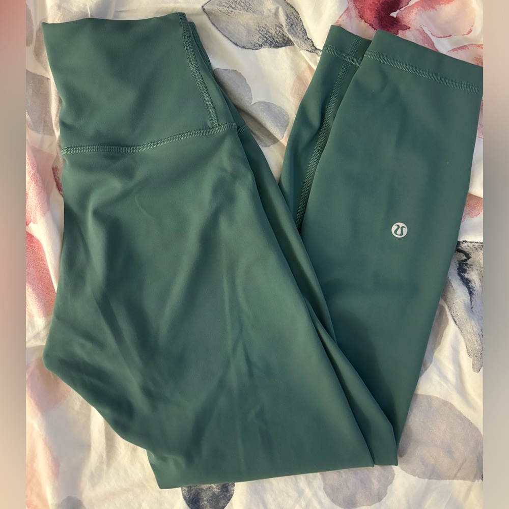 Lululemon Wunder under train 23’  sz 4